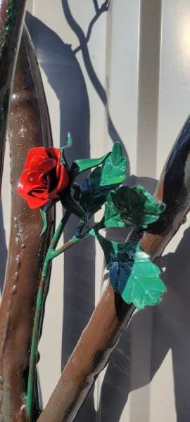 rose-metal-memorial-gate